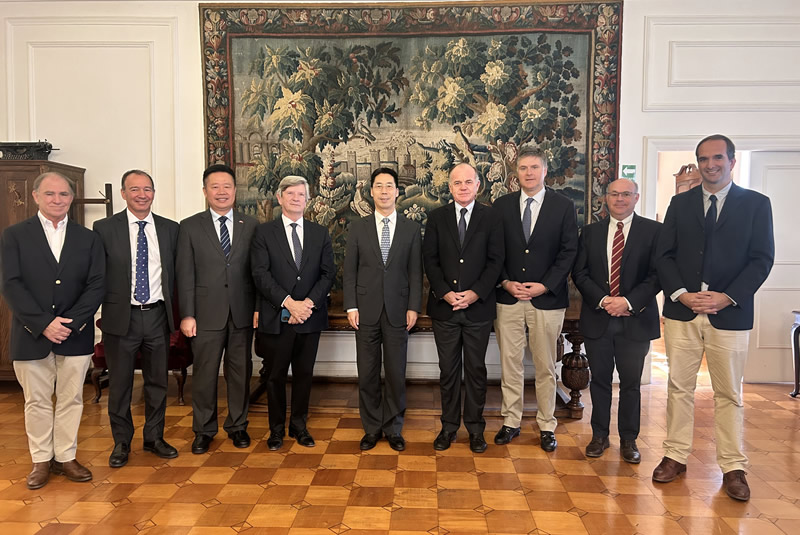 Reunión con Embajador de China en Chile