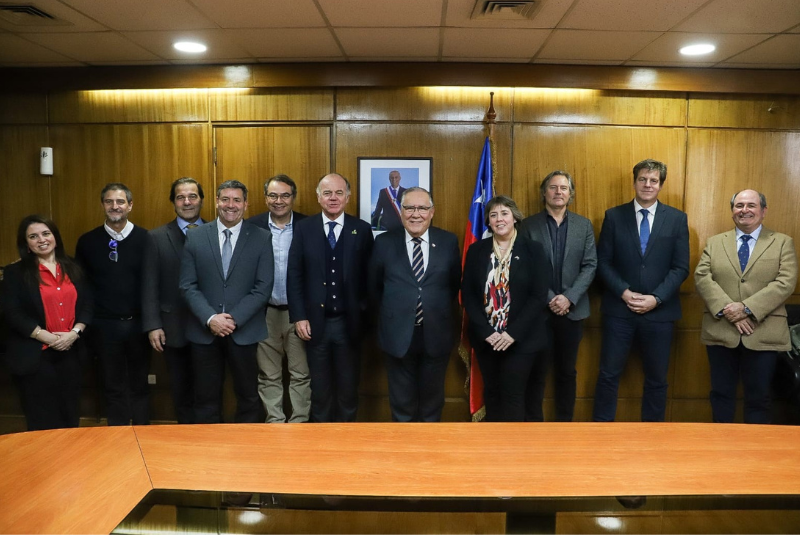 Ministro de Agricultura se reúne con la SNA,  el Consejo del Salmón, SAGO y la industria elaboradora de alimentos para fortalecer  la Alianza AgroSalmón