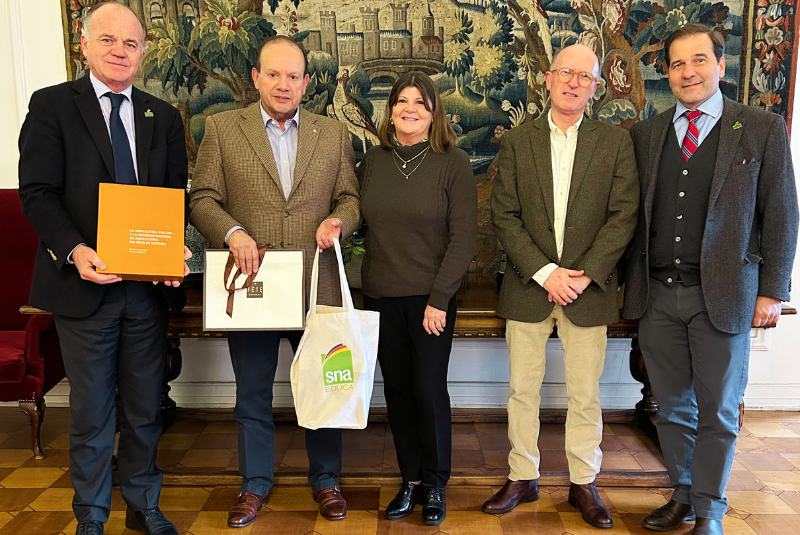 Compromiso con la educación: SNA reconoce el aporte de Jorge Gómez a SNA Educa