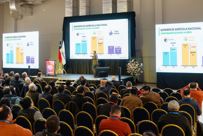 Antonio Walker destaca el boom frutícola de Ñuble y la importancia de la asociatividad en seminario de Cooprinsem