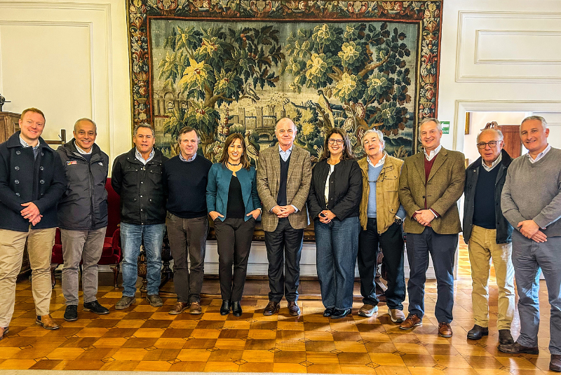 SNA reúne a gremios, asesores y productores para analizar el futuro de la fruticultura chilena