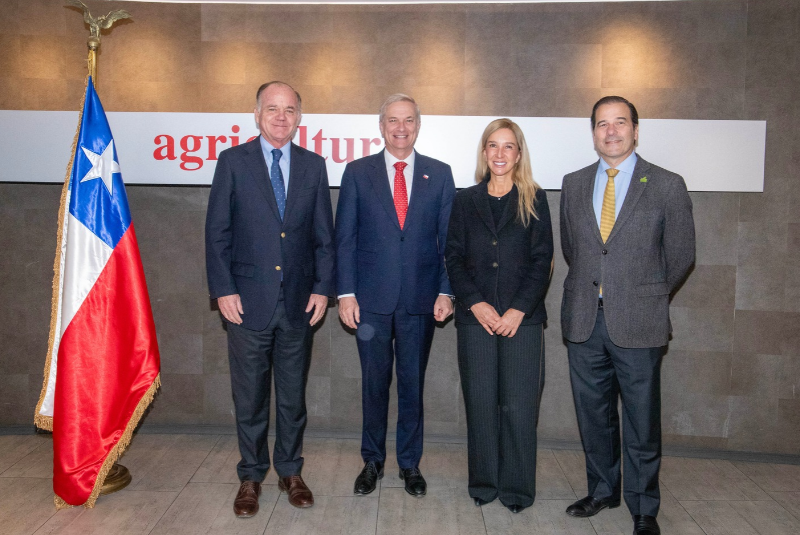 90 años llevando la voz de Chile: Radio Agricultura recibe al Presidente de la República