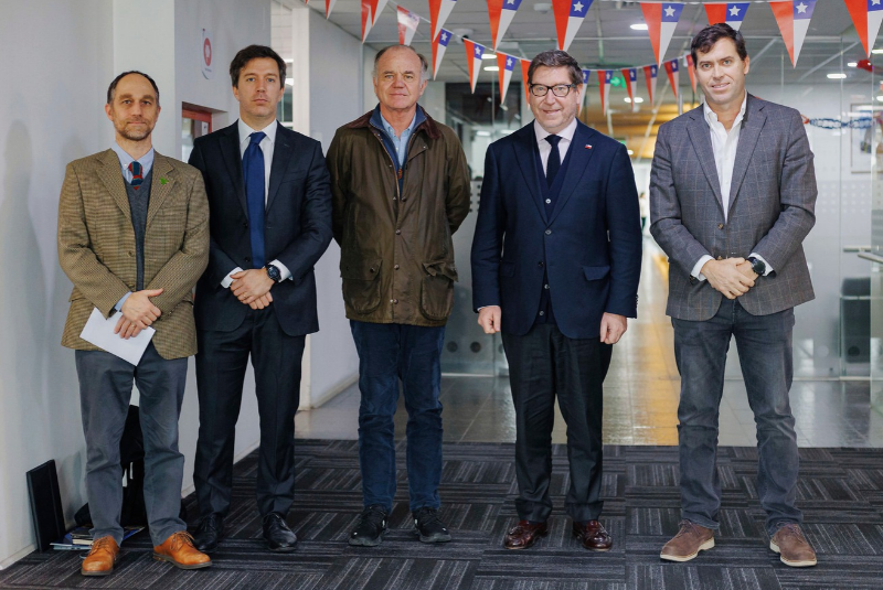 SNA presenta al ministro de Economía propuesta para impulsar la agricultura en el desierto chileno